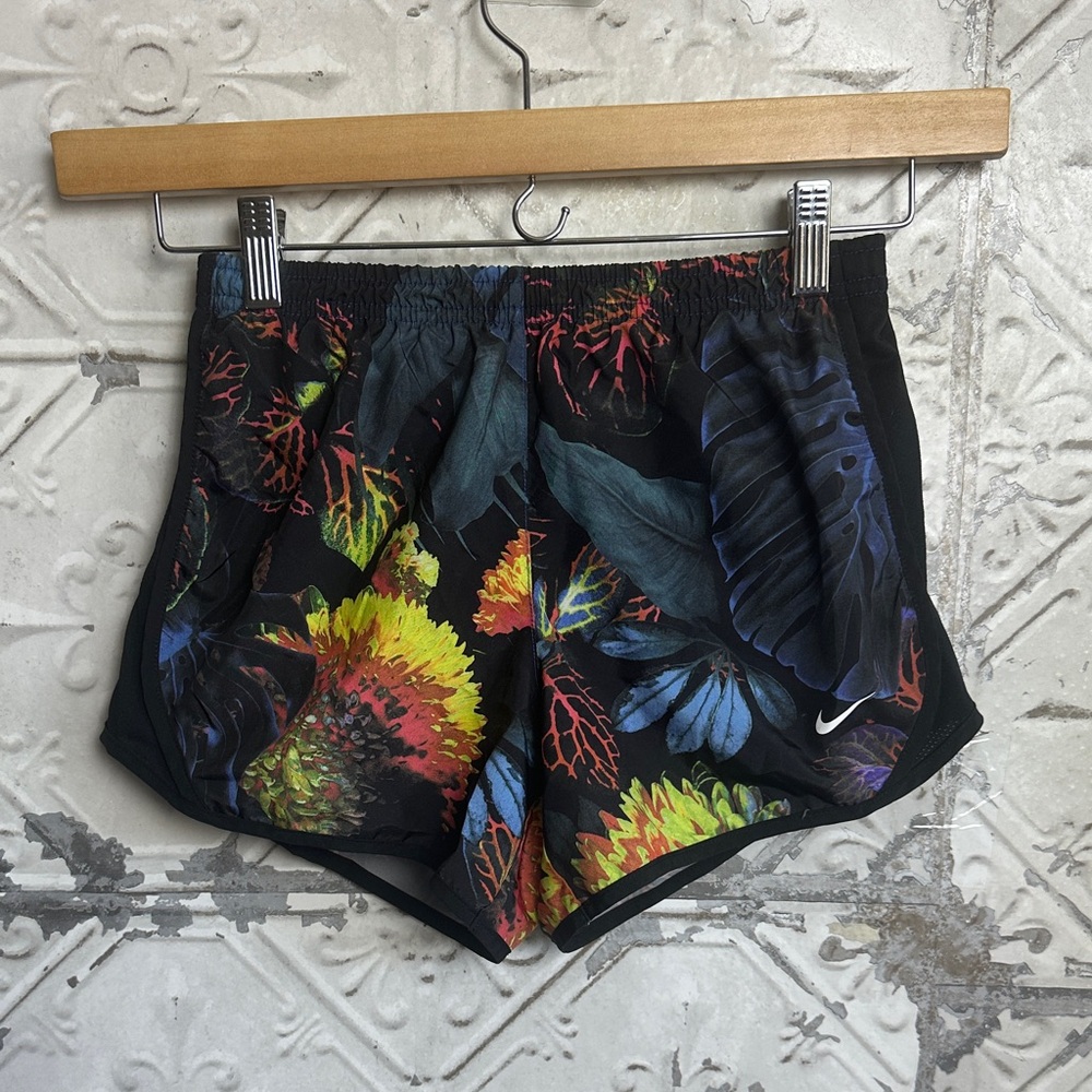 Nike girls Black Floral tropical Athletic Shorts